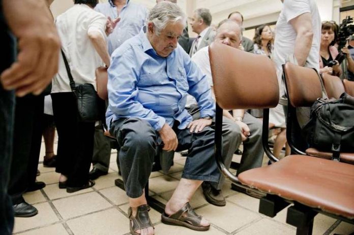 mujica-vestimenta2