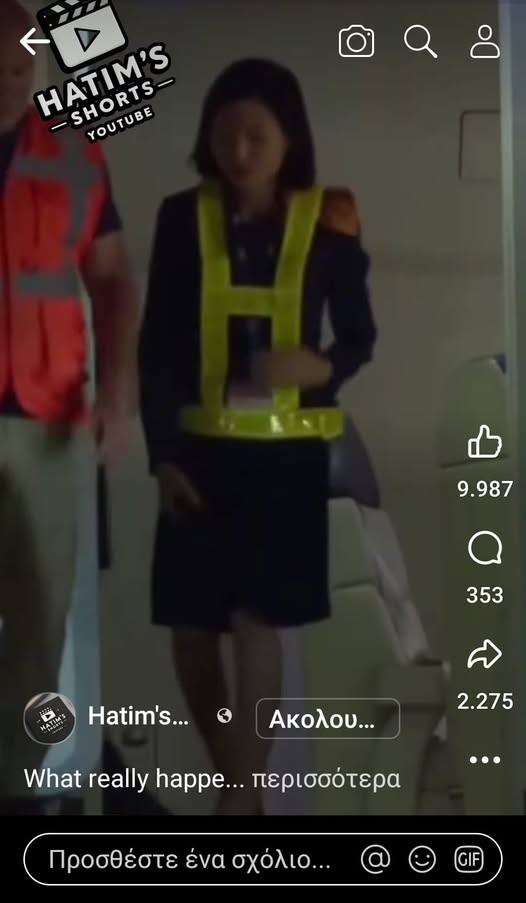 Η αεροσυνοδός του Μακρόν είχε σκισμένο ρούχο και αίματα στον ώμο της